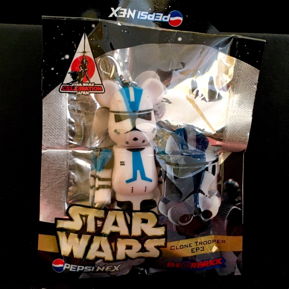 Bearbrick x Pepsi nex 70% starwars keychain